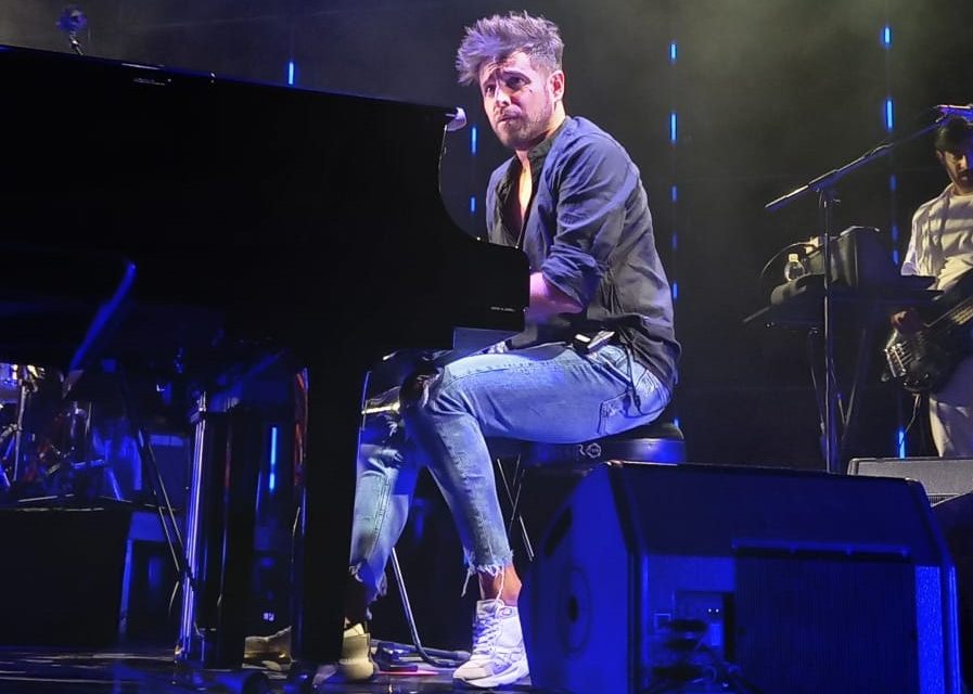 Pablo López emociona a la Tarraco Arena: una noche de piano, voz y libertad