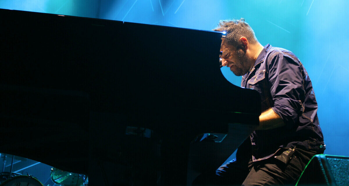 Pablo López aterriza en Cambrils para celebrar una noche llena de música junto a su piano