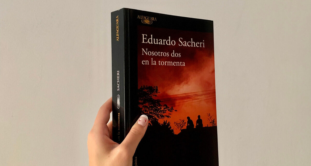 ‘Nosotros dos en la tormenta’: Eduardo Sacheri nos sumerge en una conmovedora historia de amistad y conflictos políticos