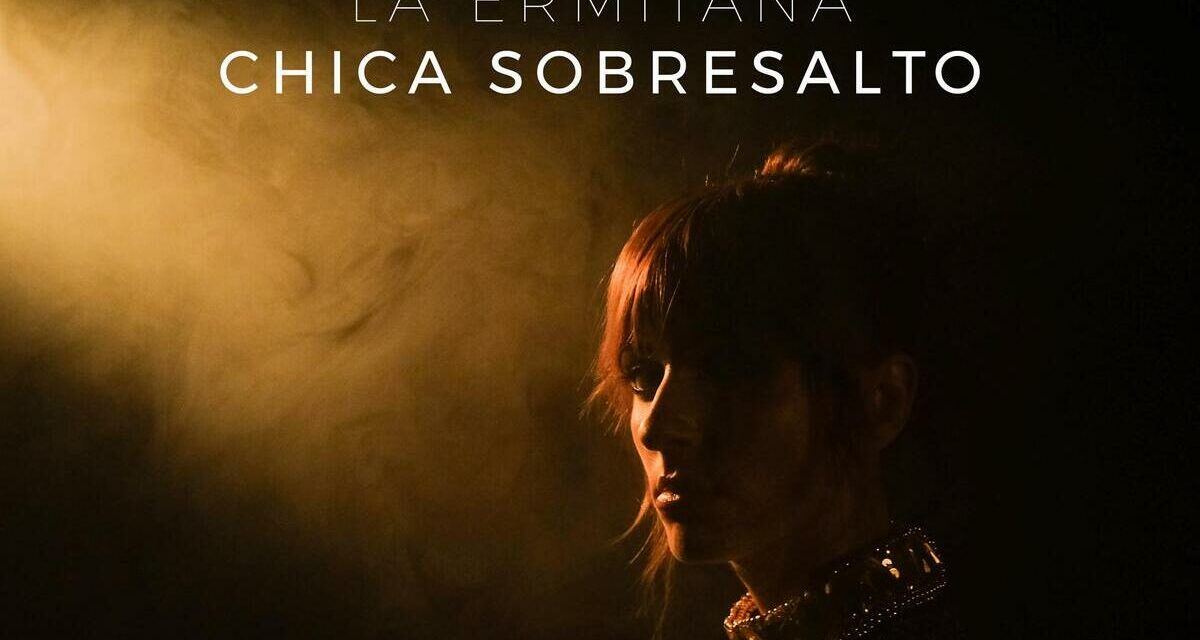 Chica Sobresalto pone el broche a su nuevo EP con ‘La ermitaña’, el retal que completa su particular ‘Oráculo’